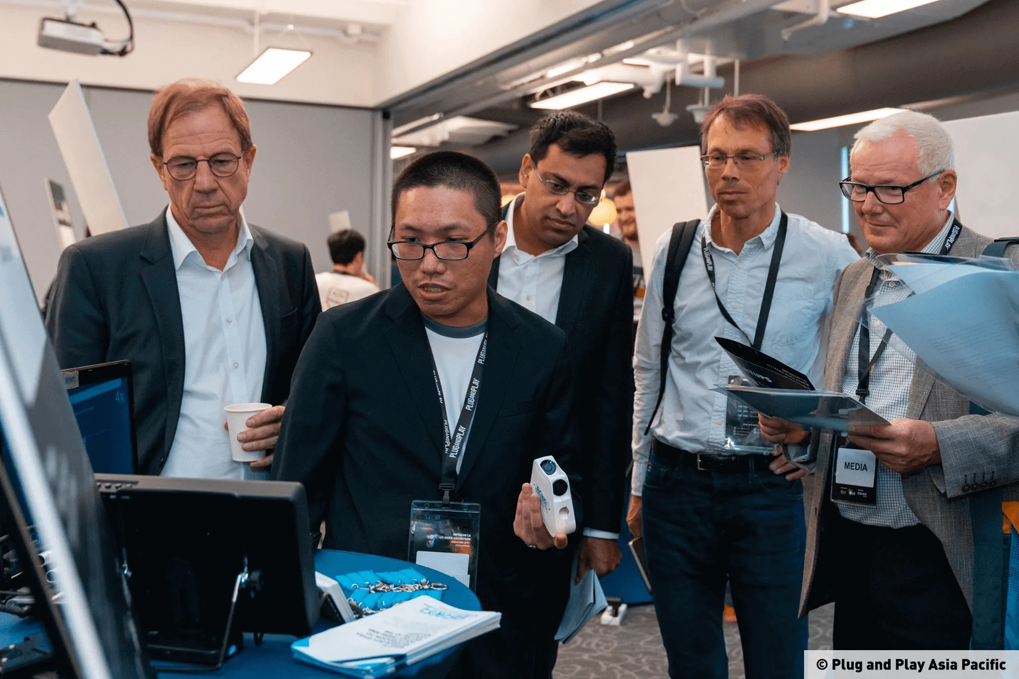 BAWA Tech blog: Infineon LG Make Hackathon: Patronizing